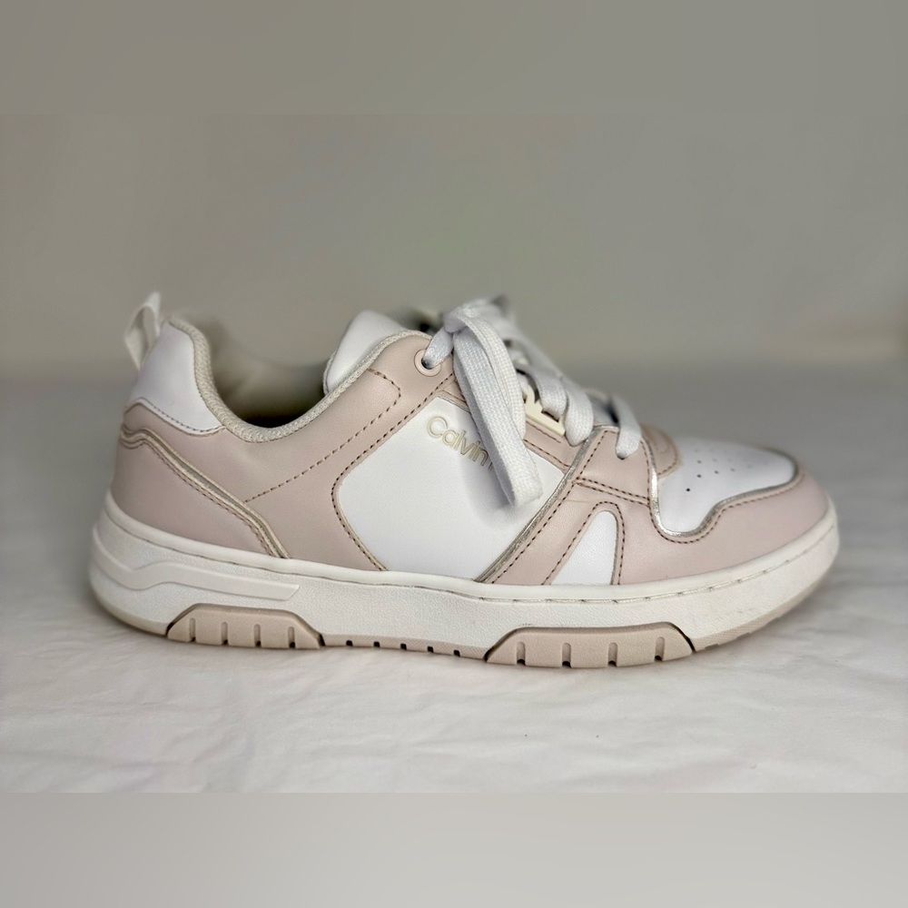 🌸CALVIN KLEIN pre-owned women’s sneakers. Size 7.5. WTENNIS14.